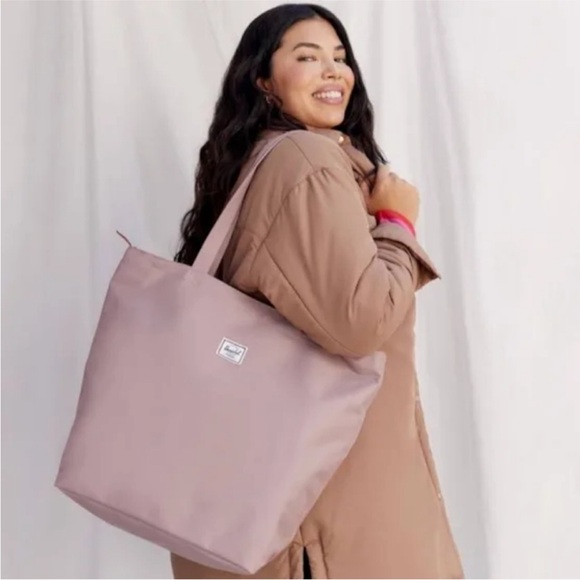 Herschel Supply Company Handbags - HERSCHEL Classic Zippered Tote In Ash Rose - 19L